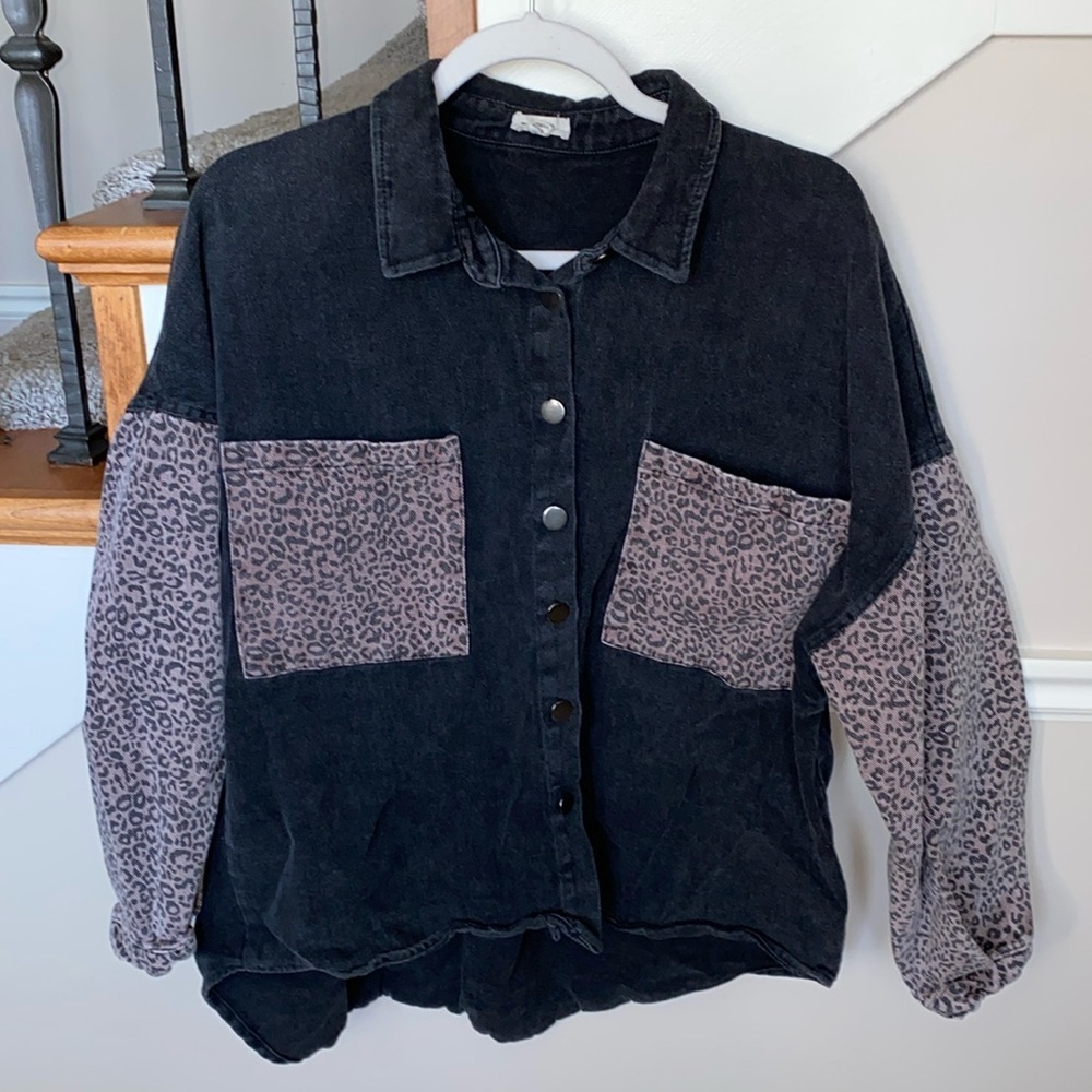 POL Women’s Oversized Color Block Animal Print Denim Shacket. Size Small.